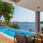 Beachfront Extravaganza With Infinity Pool Vinišće