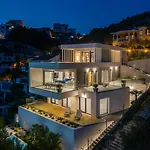 Beachfront Extravaganza With Infinity Pool *