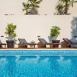 Beachfront Extravaganza With Infinity Pool