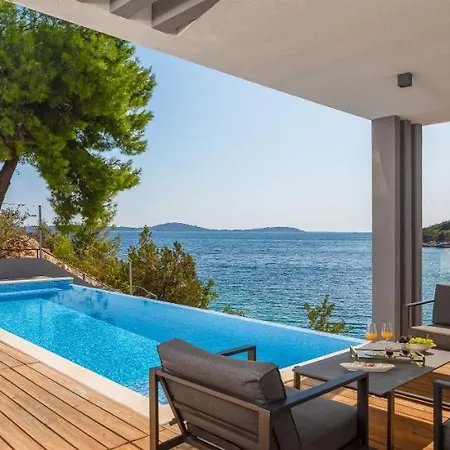 Beachfront Extravaganza With Infinity Pool Vinišće