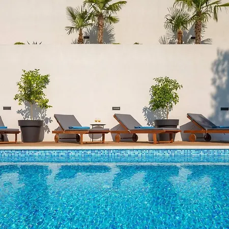Beachfront Extravaganza With Infinity Pool