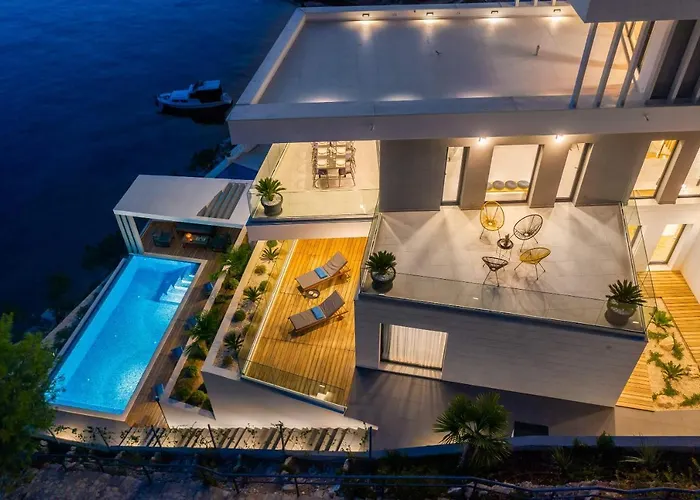 Villa Beachfront Extravaganza With Infinity Pool