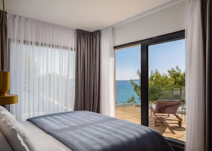 Beachfront Extravaganza With Infinity Pool