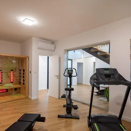 Villa Beachfront Extravaganza With Infinity Pool