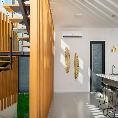 Villa Beachfront Extravaganza With Infinity Pool