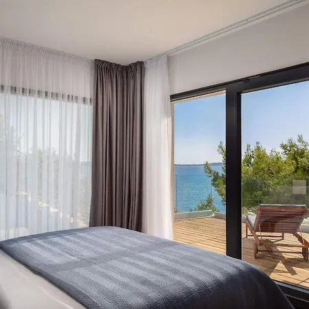 Beachfront Extravaganza With Infinity Pool