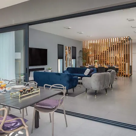 Villa Beachfront Extravaganza With Infinity Pool Vinišće