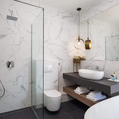 Beachfront Extravaganza With Infinity Pool Villa *