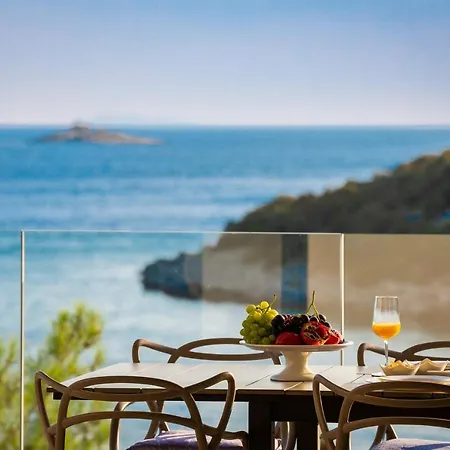 Villa Beachfront Extravaganza With Infinity Pool Vinisce