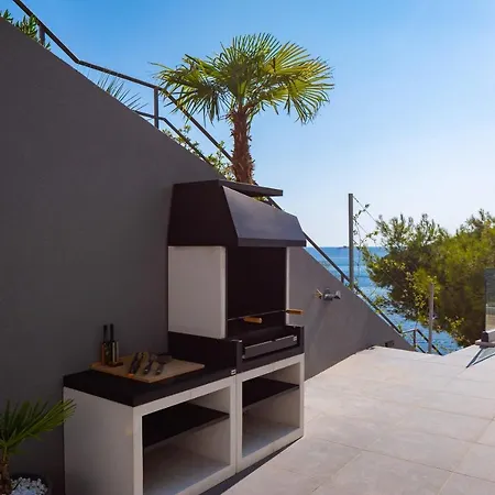 Beachfront Extravaganza With Infinity Pool Villa *