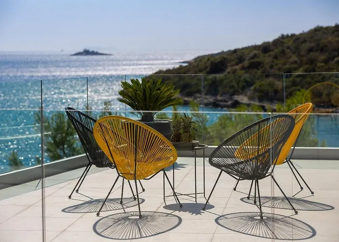 Villa Beachfront Extravaganza With Infinity Pool