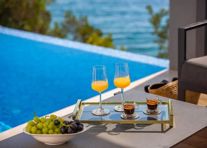 Villa Beachfront Extravaganza With Infinity Pool