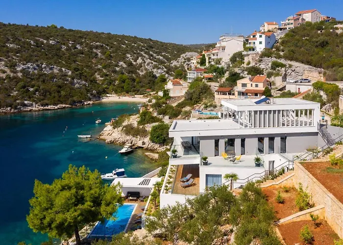 Beachfront Extravaganza With Infinity Pool Villa *