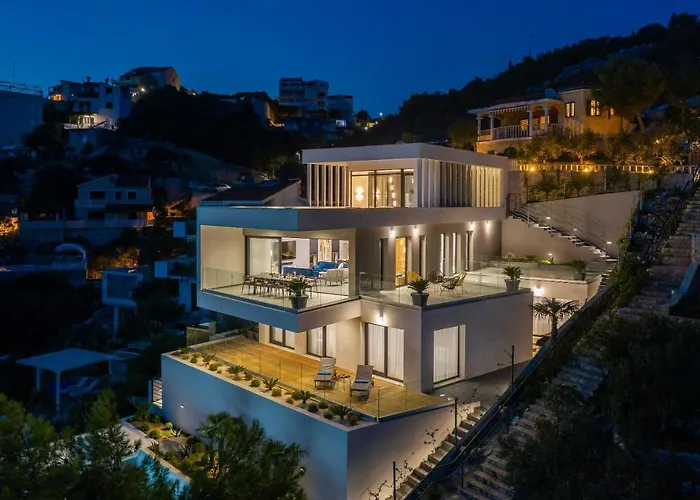 Beachfront Extravaganza With Infinity Pool *