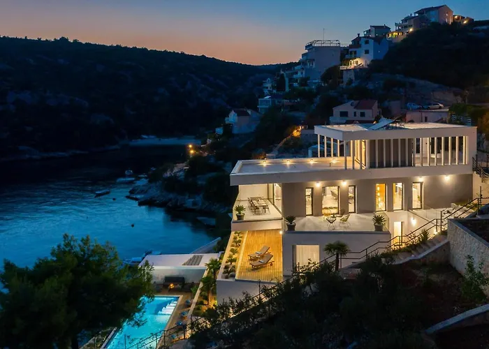 Beachfront Extravaganza With Infinity Pool Villa *