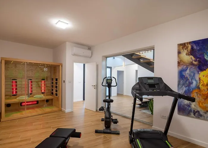 Villa Beachfront Extravaganza With Infinity Pool