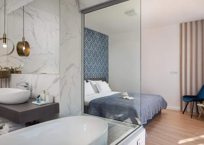 Beachfront Extravaganza With Infinity Pool Villa Vinišće