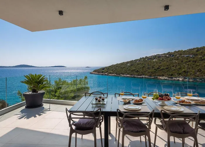 Villa Beachfront Extravaganza With Infinity Pool Vinišće
