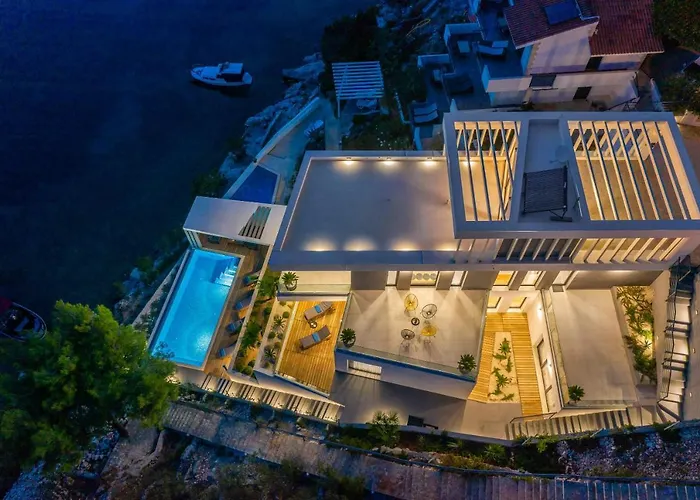 Beachfront Extravaganza With Infinity Pool Villa Vinišće