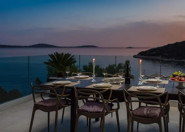 Beachfront Extravaganza With Infinity Pool *