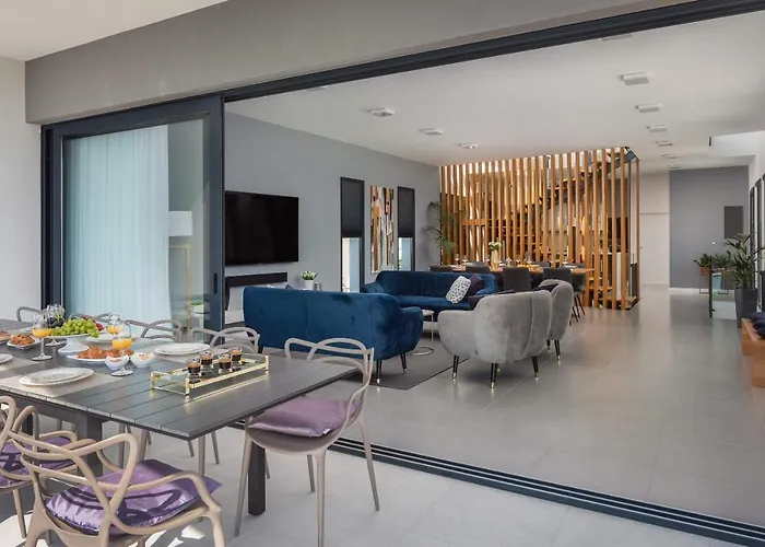 Villa Beachfront Extravaganza With Infinity Pool Vinišće