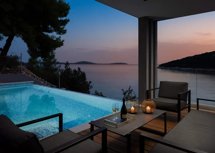 Villa Beachfront Extravaganza With Infinity Pool
