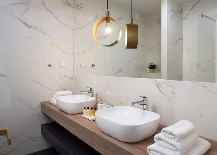 Beachfront Extravaganza With Infinity Pool *