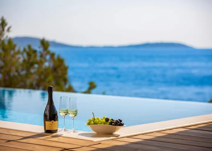 Beachfront Extravaganza With Infinity Pool