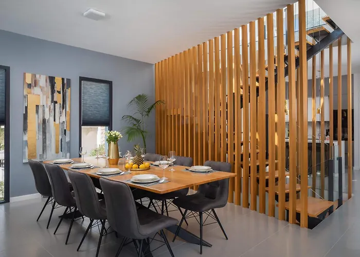 Villa Beachfront Extravaganza With Infinity Pool Vinišće