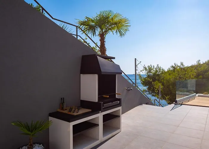 Beachfront Extravaganza With Infinity Pool Villa *